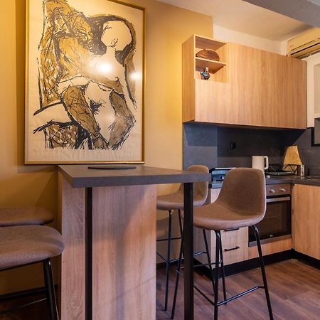 • Skopje Downtown ǀ 2 Bedrooms ǀ Parking • Exterior photo